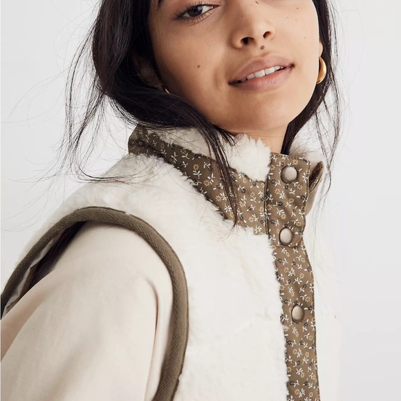Madewell (Re)sourced Faux-Shearling Vest in Colorblock - Picture 4 of 5
